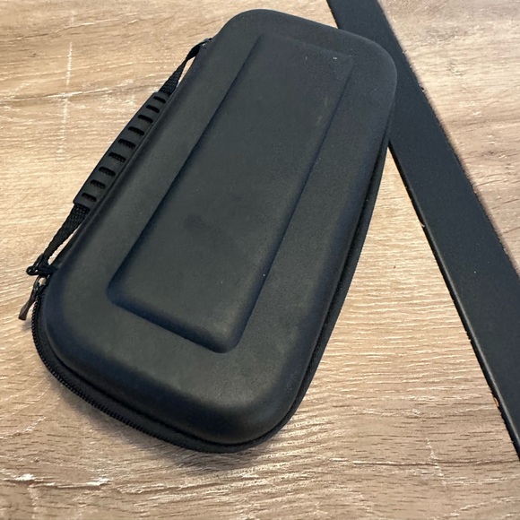 Nintendo Switch Lite Bundle - Picture 3 of 8